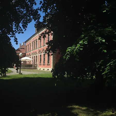 Palace 3*