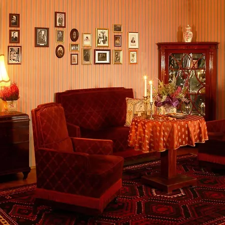 Palace 3*